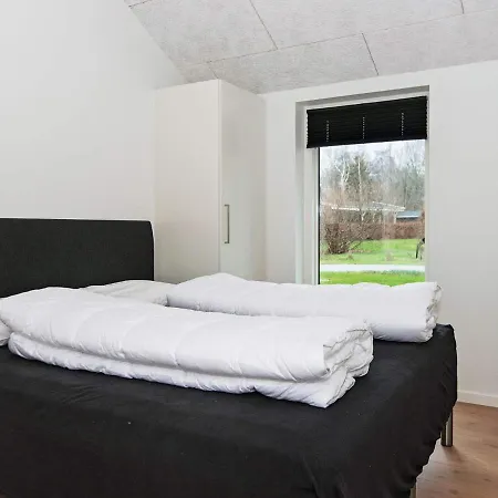 10 Person Holiday In